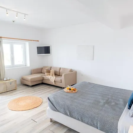 With-inn Mykonos 3* 투를로스